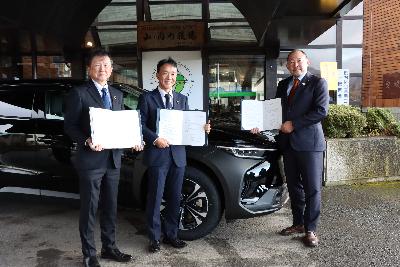 新たに公用車としてEV車両スバルソルテラを導入