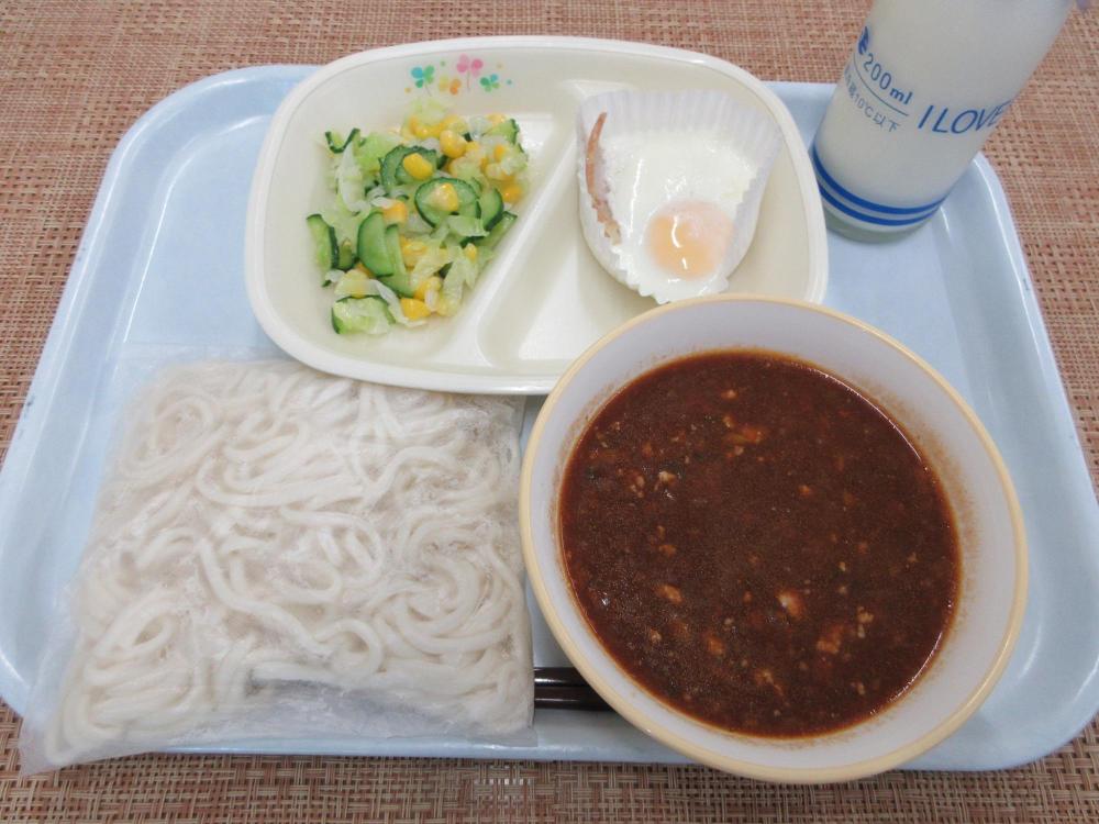 ソフト麺　牛乳　ミートソース　ハムエッグ　コーンサラダ