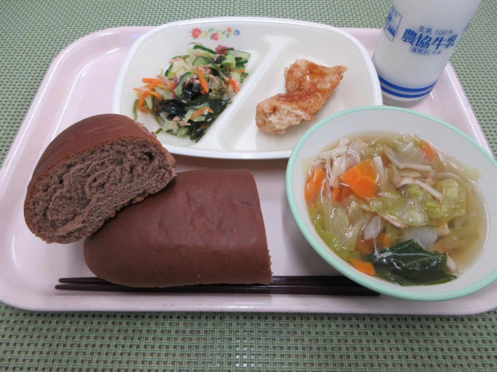 ココアパン　牛乳　レタスのスープ　揚げ鶏のレモンソース　海藻サラダ