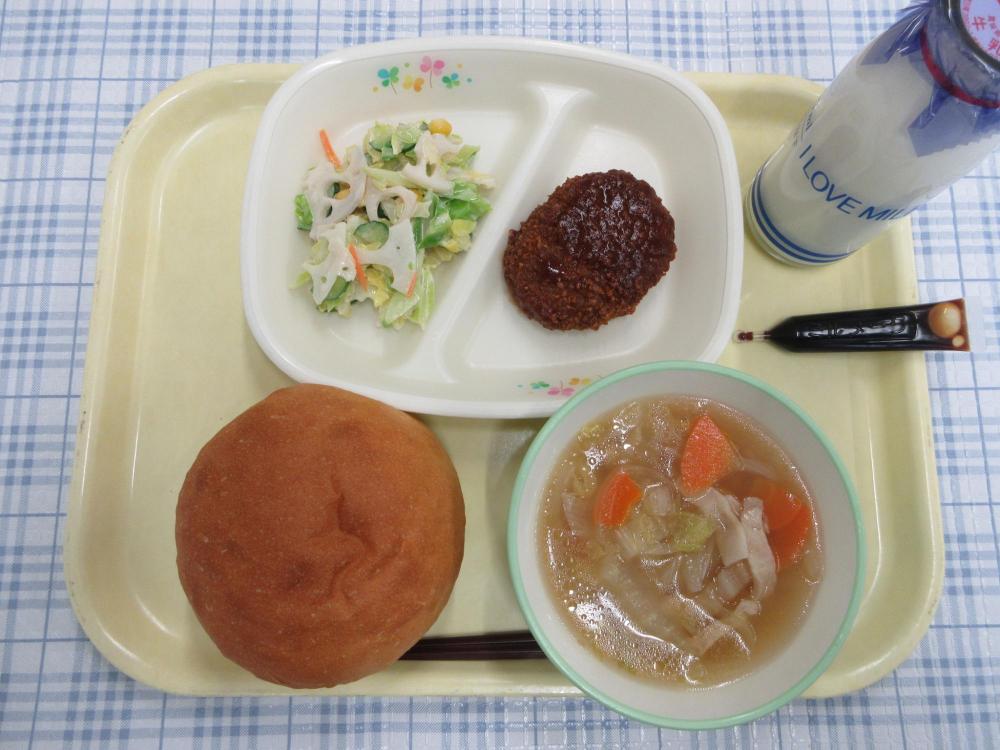 丸パン　牛乳　ABCスープ　キャベツメンチカツ　れんこんサラダ　コーヒー牛乳の素