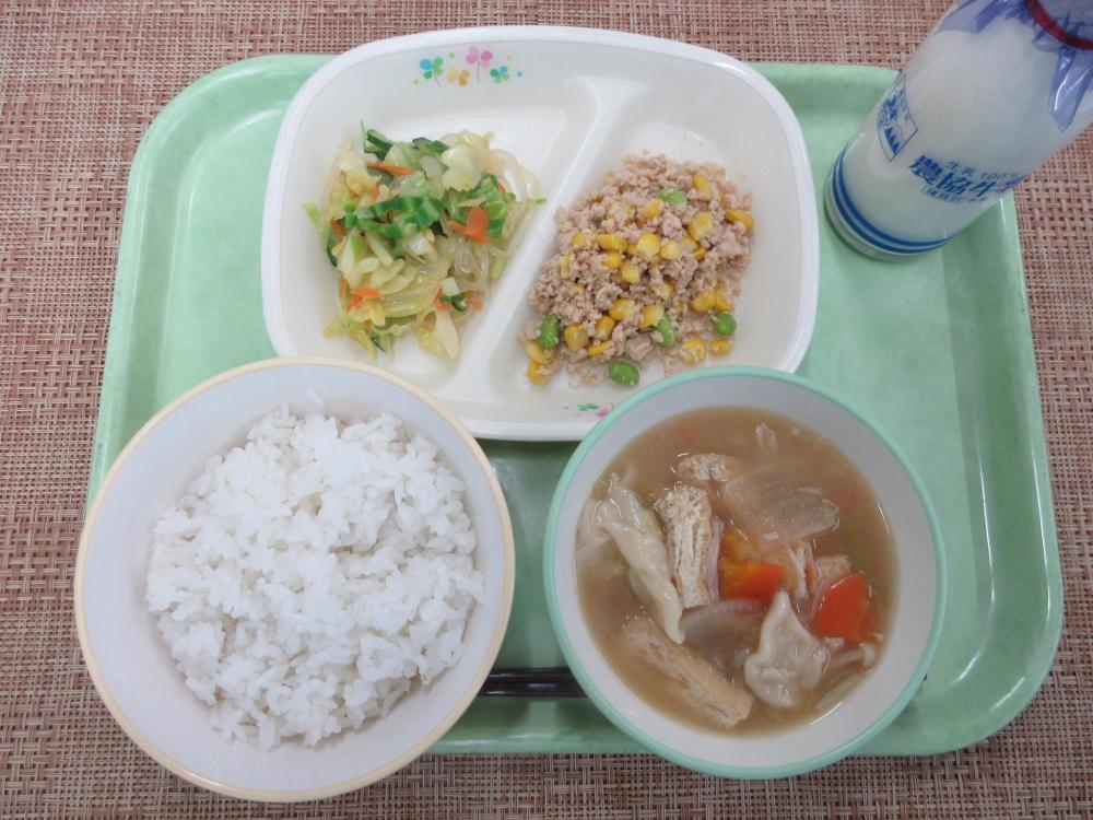 ごはん　牛乳　すいとん汁　カラフル鶏そぼろ　春雨サラダ