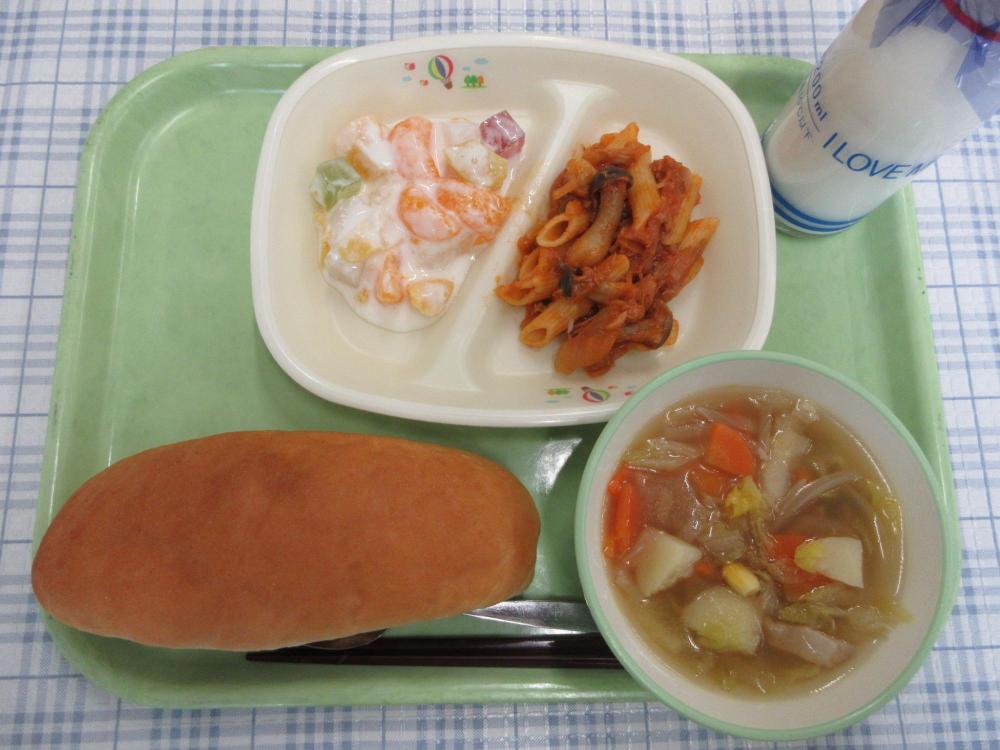 ミニコッペパン　野菜スープ　ツナトマトソースペンネ　フルーツヨーグルトあえ