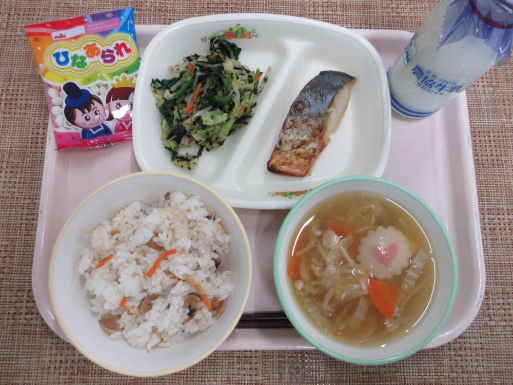 ちらし寿司　牛乳　なるとのおすいもの　鰆の西京みそ焼き　磯香あえ　ひなあられ
