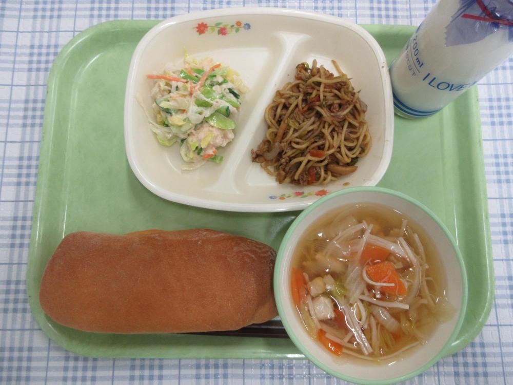 ミニコッペパン　牛乳　鶏肉と白菜のスープ　ソース焼きそば　切干大根のマヨサラダ