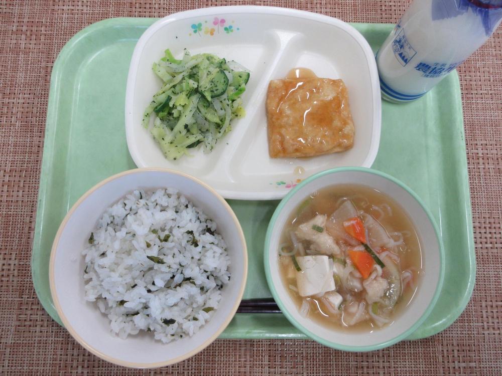 わかめごはん　牛乳　吉野汁　信田煮あんかけ　かおりあえ