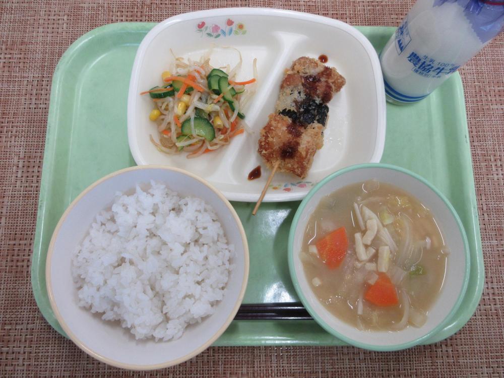 ごはん　牛乳　凍り豆腐のみそ汁　手作り串揚げ・ソース　もやしとコーンのサラダ