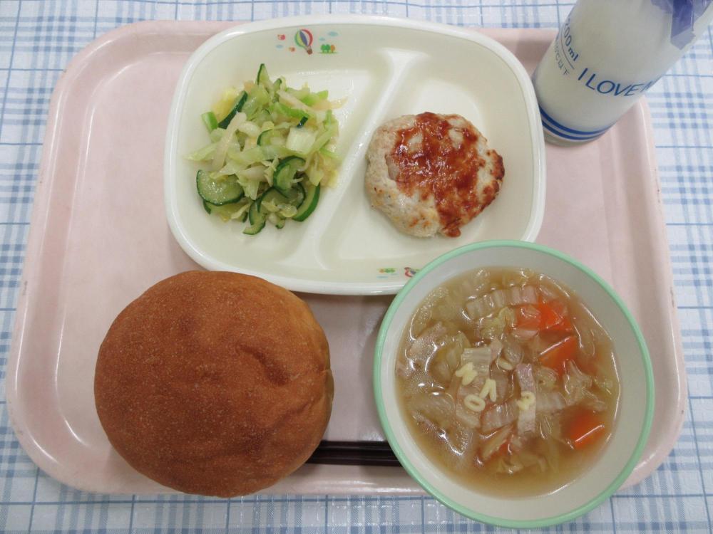 丸パン　牛乳　ABCスープ　手作りハンバーグ　グリーンサラダ