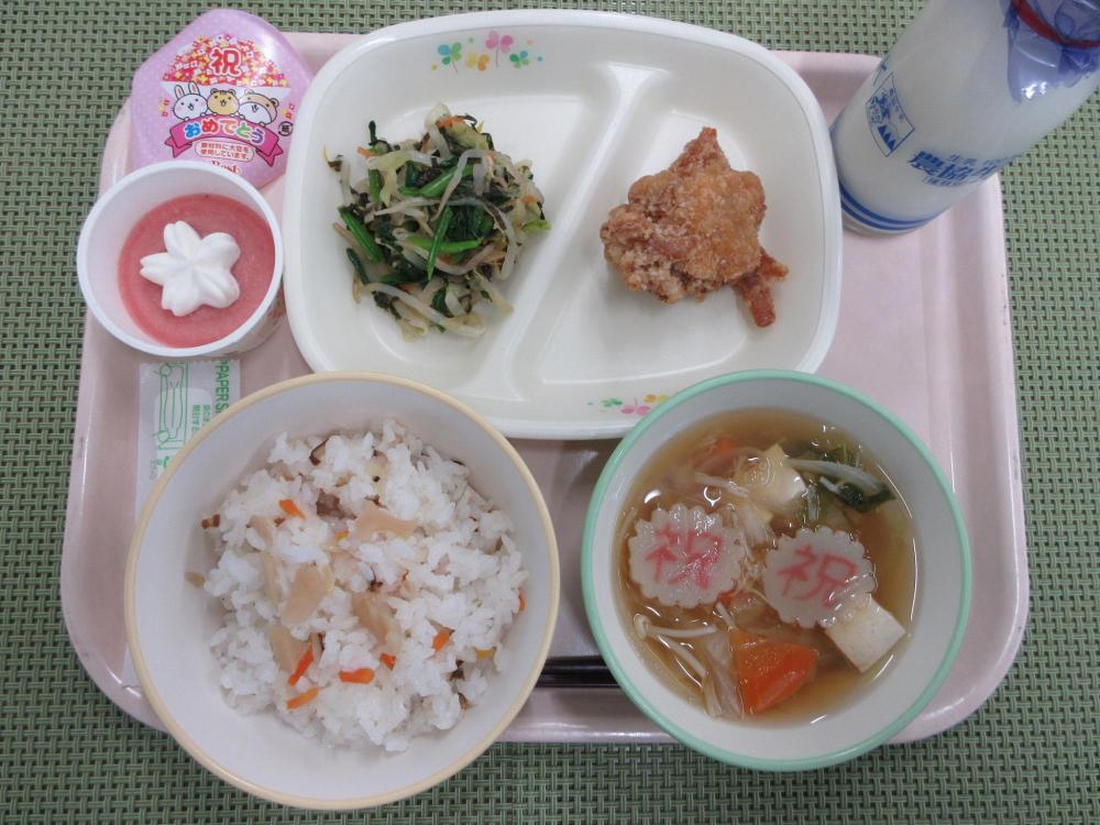 ちらし寿司　牛乳　祝いなるとのおすいもの　鶏肉のから揚げ　磯香和え　お祝いいちごゼリー