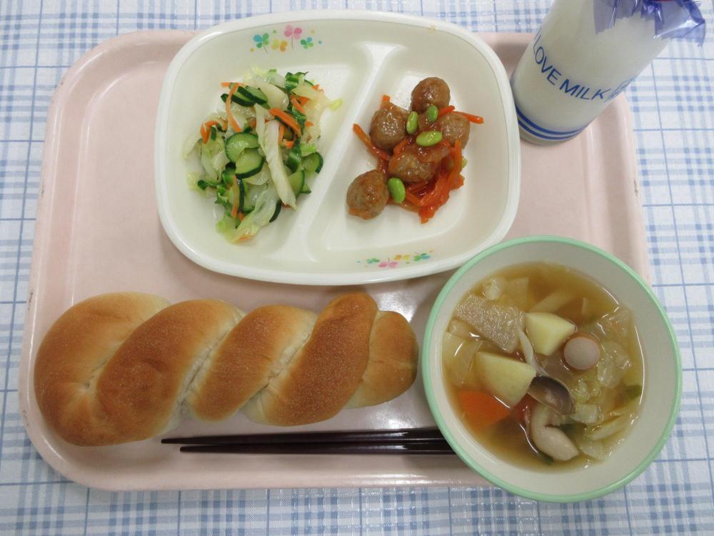 ねじりパン　牛乳　ポトフ　ミートボールのケチャップあん　しょうゆフレンチサラダ