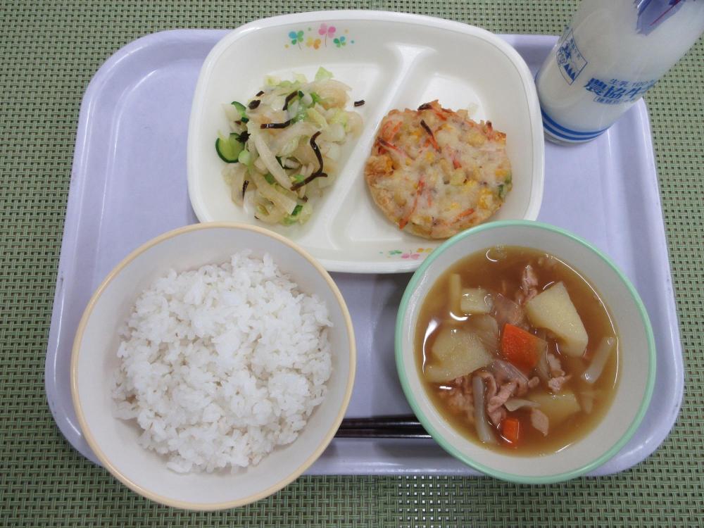 ごはん　牛乳　肉じゃが　野菜かきあげ　昆布あえ