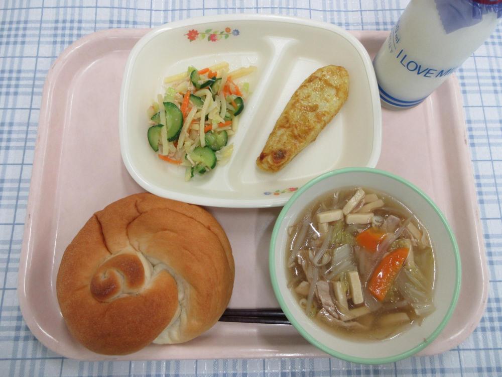 米粉パン　牛乳　凍り豆腐のスープ　笹かまのカレーマヨ焼き（小1個・中2個）　シャキシャキポテトサラダ