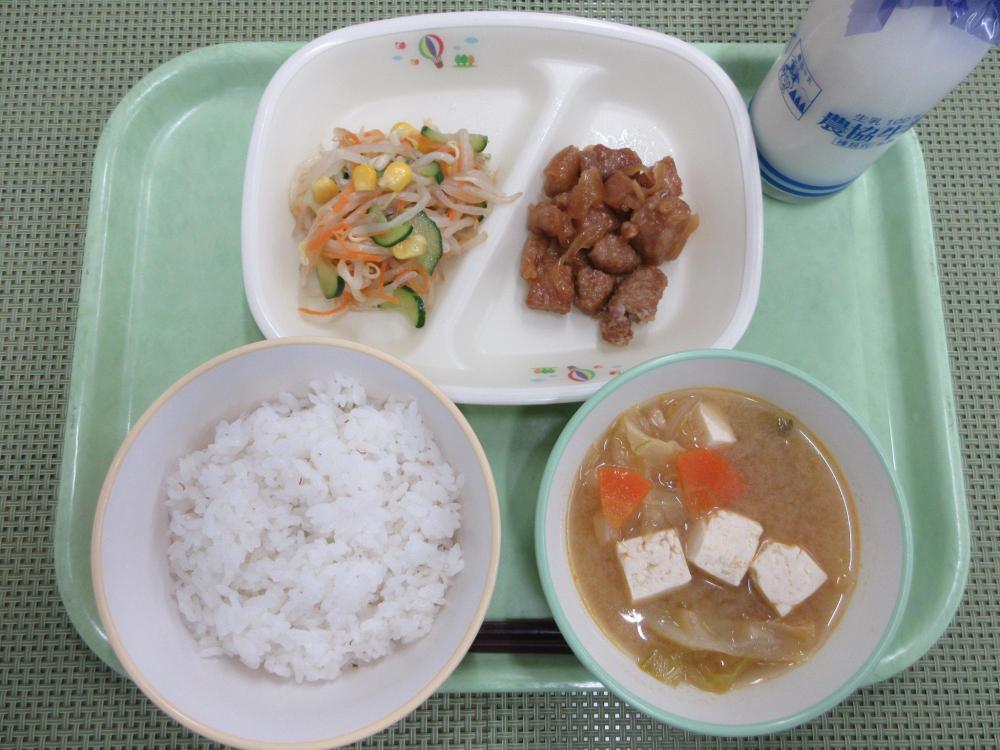 ごはん　牛乳　辛味豆腐汁　初がつおの新玉ねぎソース　もやしとコーンのサラダ