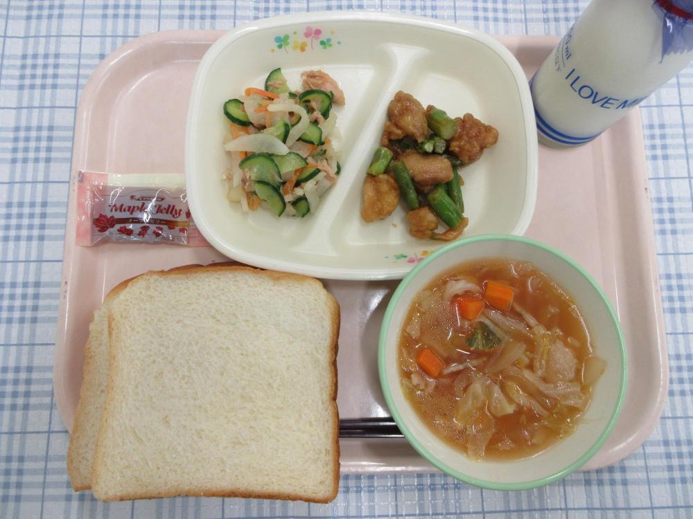 食パン　牛乳　ミネストローネ　鶏肉とアスパラのレモン風味　大根とツナのサラダ　メープルジャム