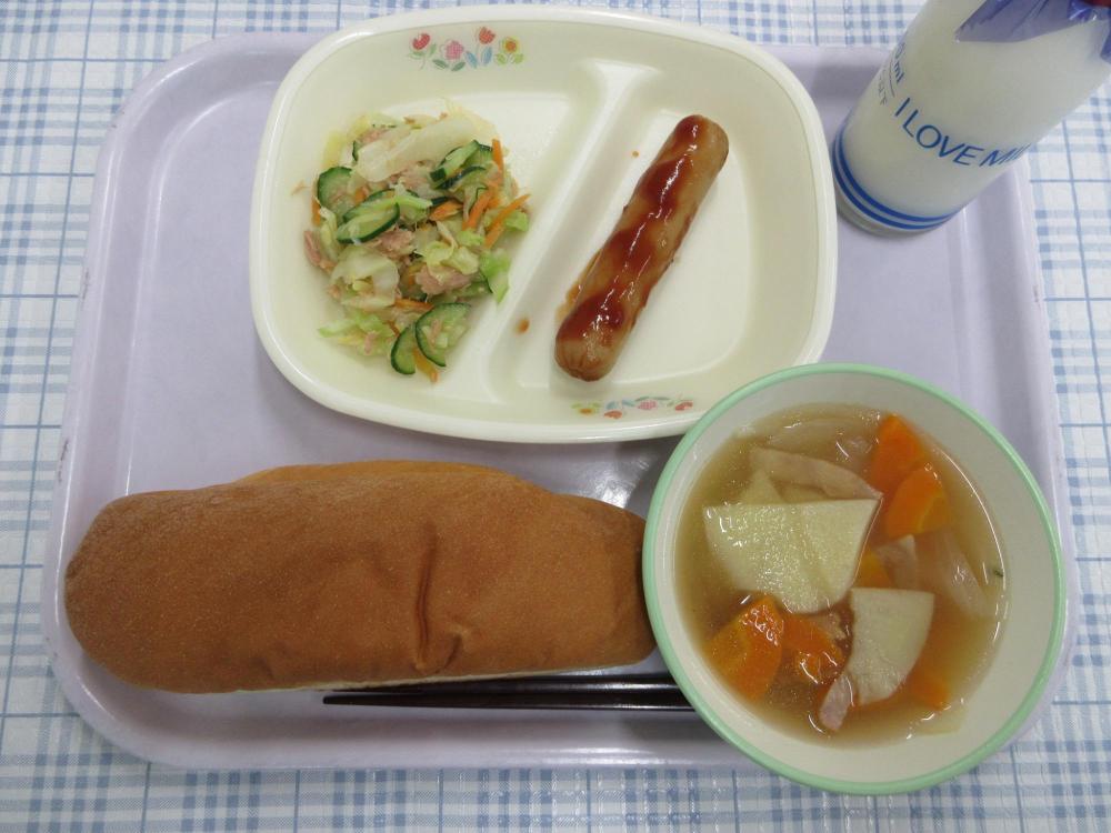コッペパン　牛乳　ポテトスープ　焼きフランク　ツナサラダ