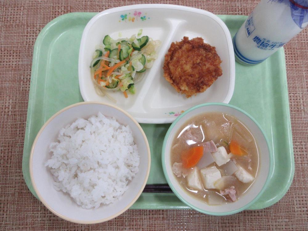 ごはん　牛乳　豚汁　手作りチキンカツ甘辛ソース　くずきりのサラダ