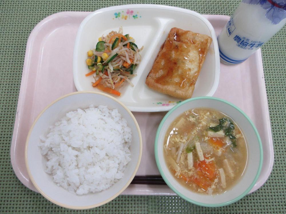 ごはん　牛乳　みそかきたま汁　油揚げの肉詰め焼き　三色おひたし