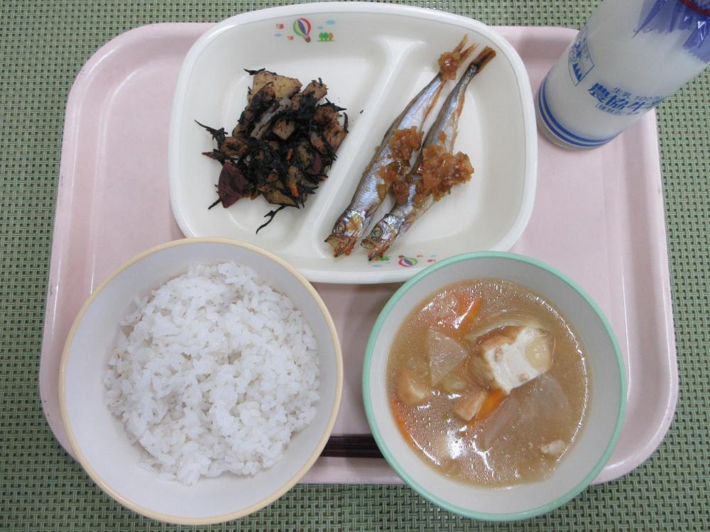 ごはん　牛乳　厚揚げのそぼろ汁　ししゃもの南蛮漬け（2尾）　ひじき五目煮