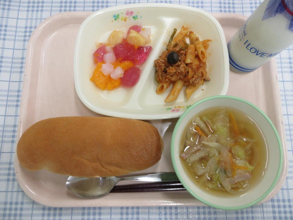 ミニコッペパン　牛乳　せん切り野菜のスープ　トマトソースペンネ　クラッシュゼリー