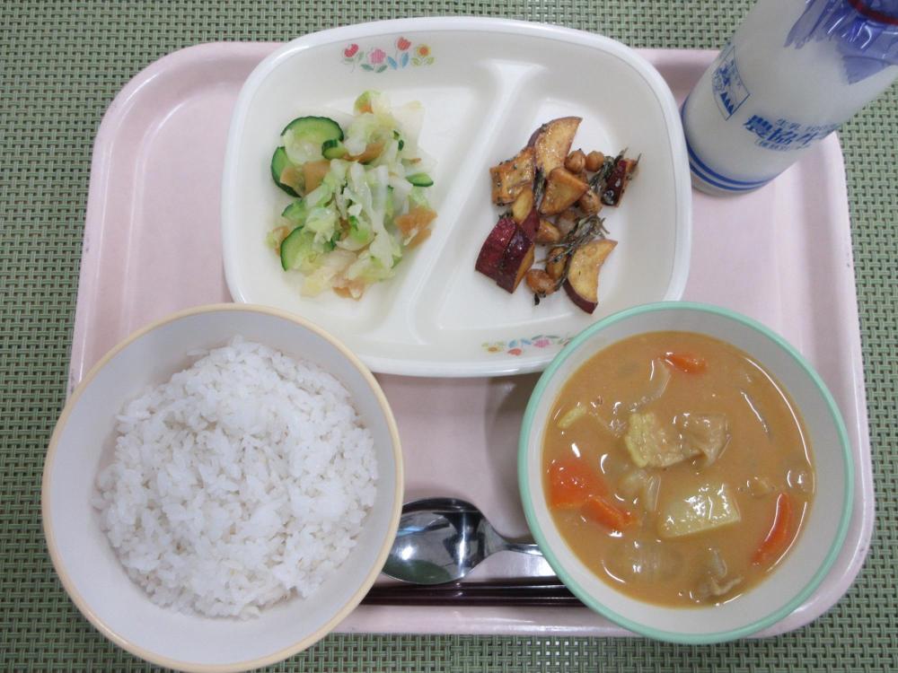 ごはん　牛乳　ポークカレー　大豆とさつまいものカリカリ揚げ　福神漬けあえ