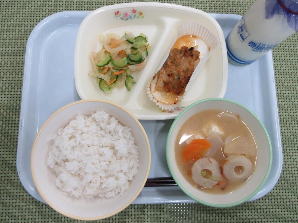 ごはん　牛乳　みそけんちん汁　カレイのねぎみそ焼き　梅風味サラダ