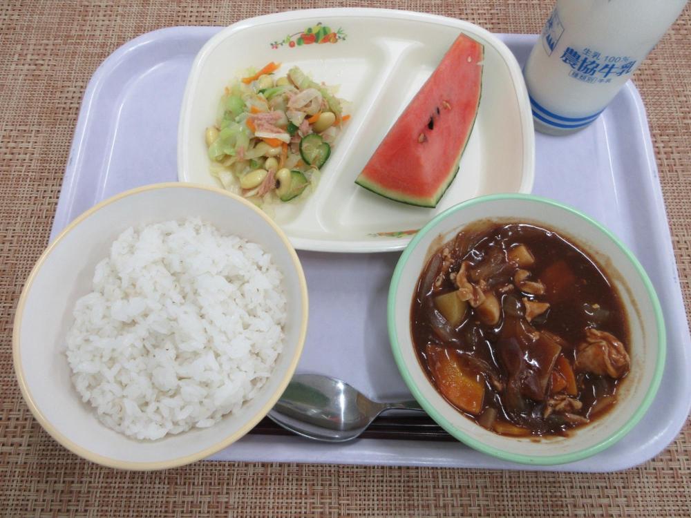 ごはん　牛乳　ハヤシライス　青大豆のツナサラダ　小玉すいか