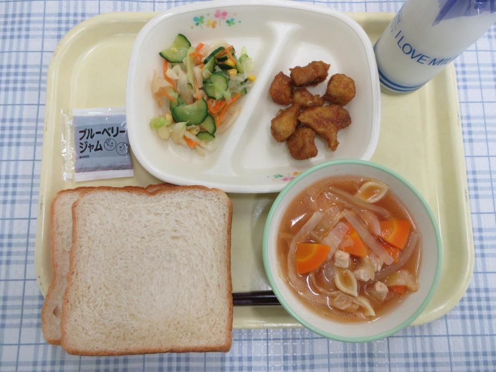 食パン　牛乳　チキントマトスープ　もうかさめのカレーマリネ　大コーンサラダ　ブルーベリージャム