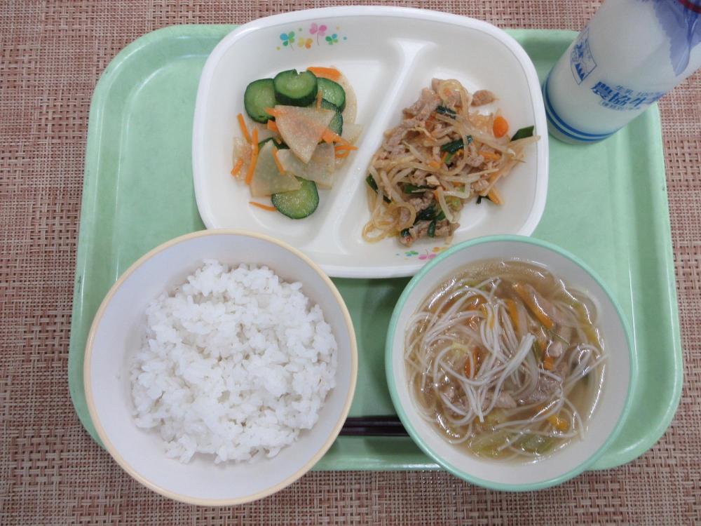 ごはん　牛乳　ビーフンスープ　豚肉のスタミナ炒め　コロコロきゅうり