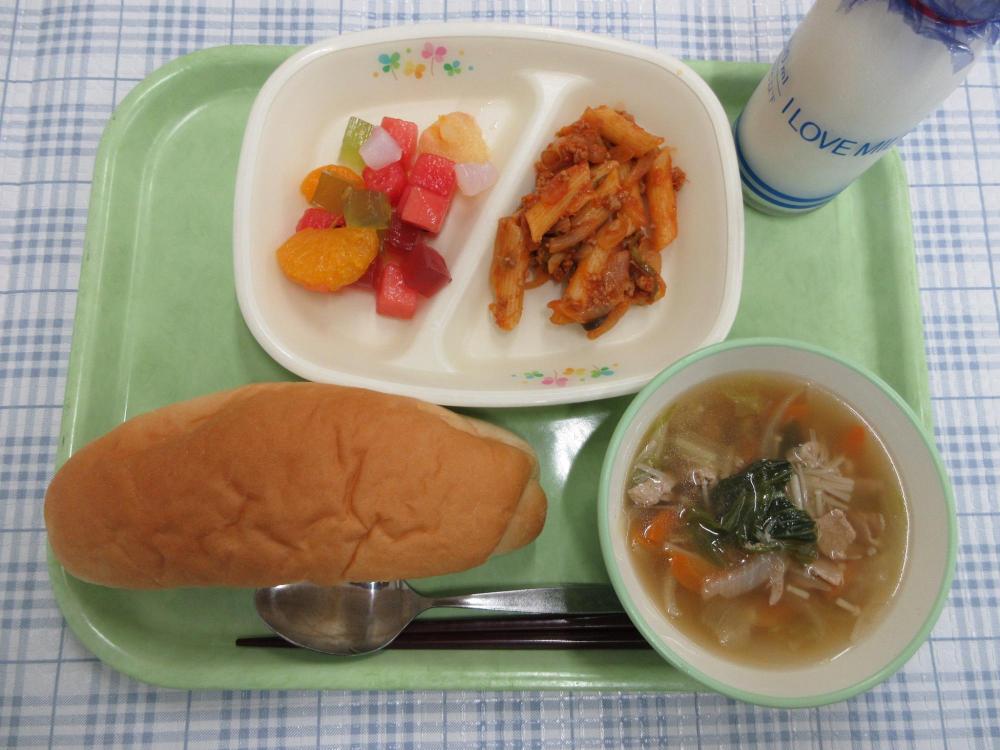 ミニコッペパン　牛乳　レタスのスープ　ペンネの夏野菜ソース　すいかでポンチ