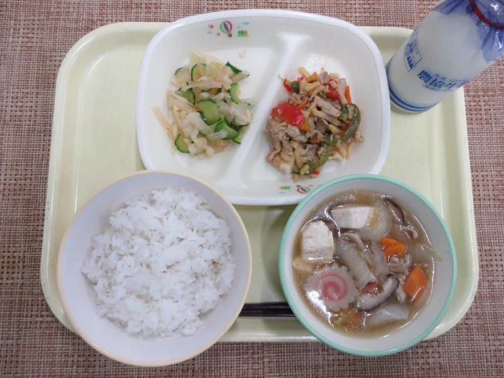 ごはん　牛乳　ちゃんぽんスープ　豚肉とピーマンの炒めもの　大根キムチ