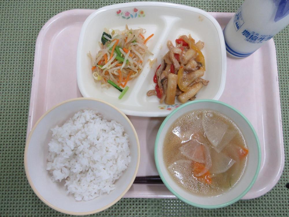 ごはん　牛乳　サムゲタンスープ　トッポキの炒め物　もやしのナムル