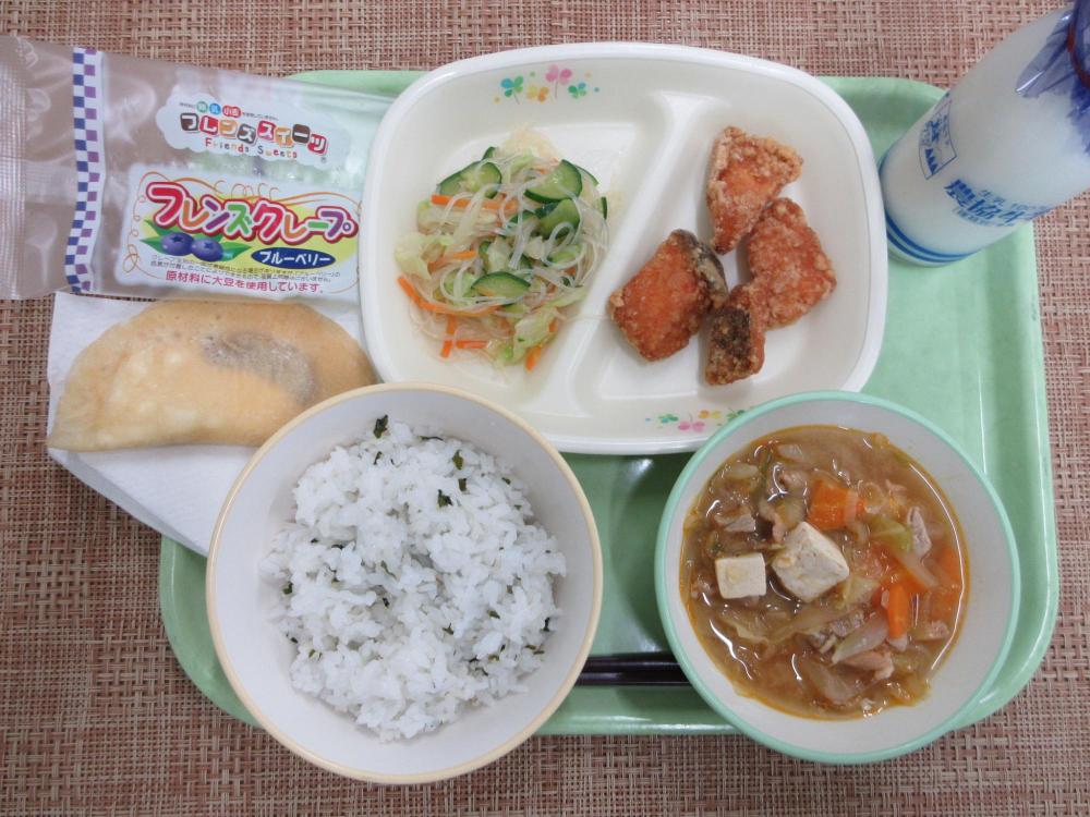 わかめごはん　牛乳　辛味豆腐汁　にじますの竜田揚げ　春雨サラダ　クレープ