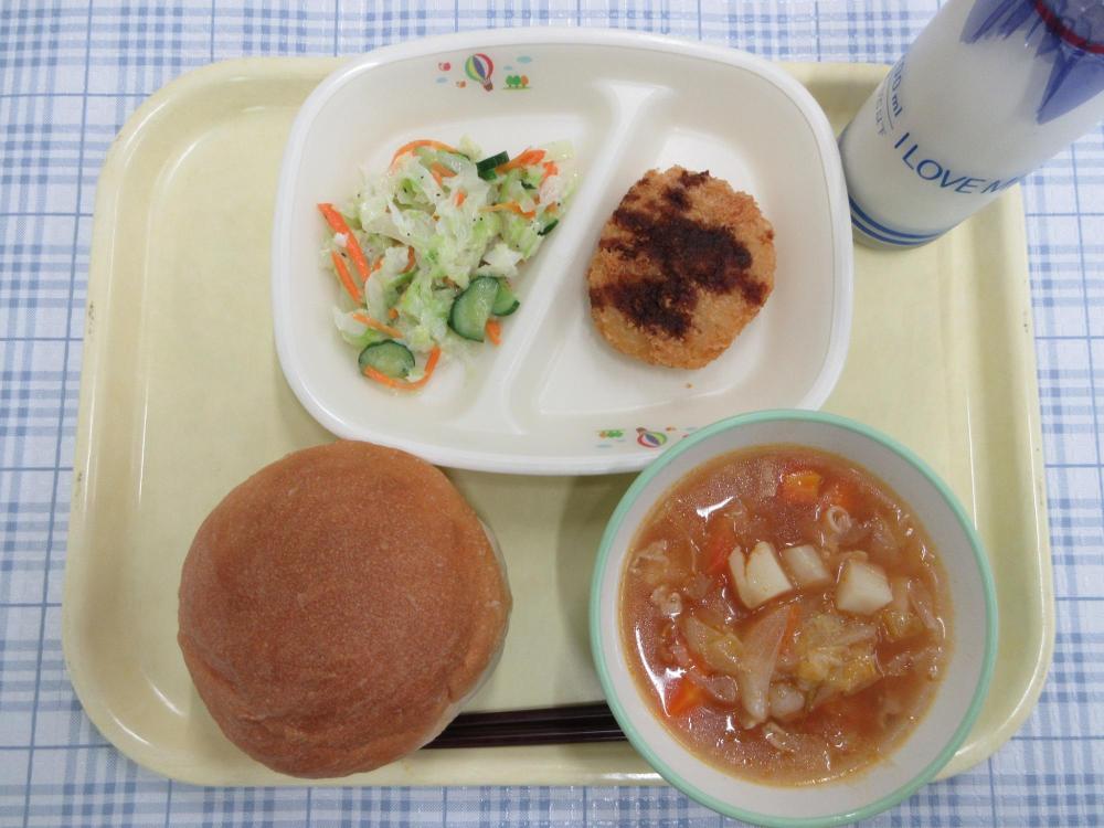 丸パン　牛乳　ミネストローネ　豆乳コロッケ　コールスローサラダ