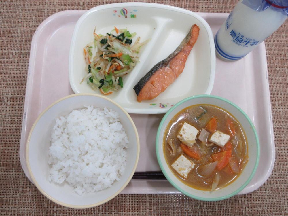 ごはん　牛乳　辛味豆腐汁　鮭の塩焼き　おかかあえ