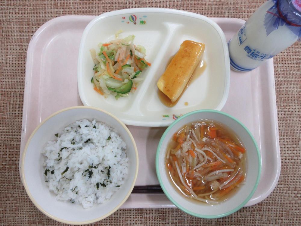 わかめごはん　牛乳　せん切り野菜のおすまし　厚焼きたまごのあんかけ　梅風味サラダ
