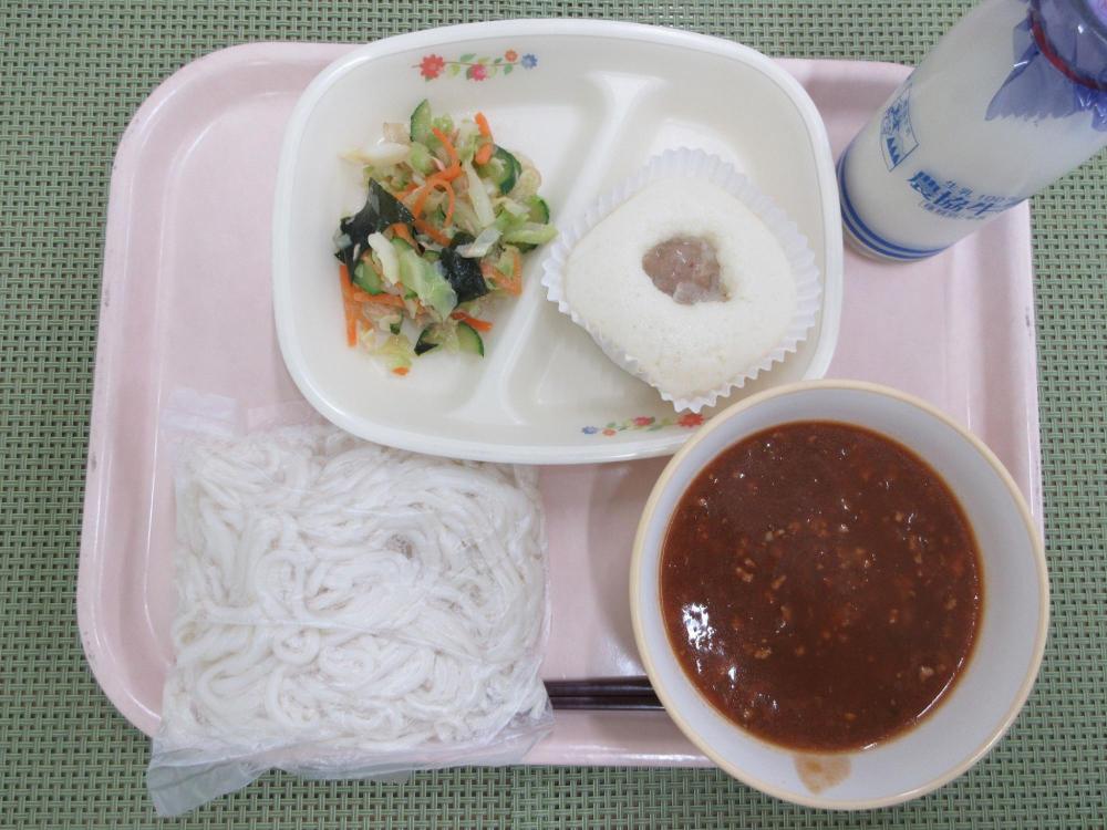 ソフト麺　牛乳　ミートソース　手作りしゅうまいまん　わかめと寒天のサラダ