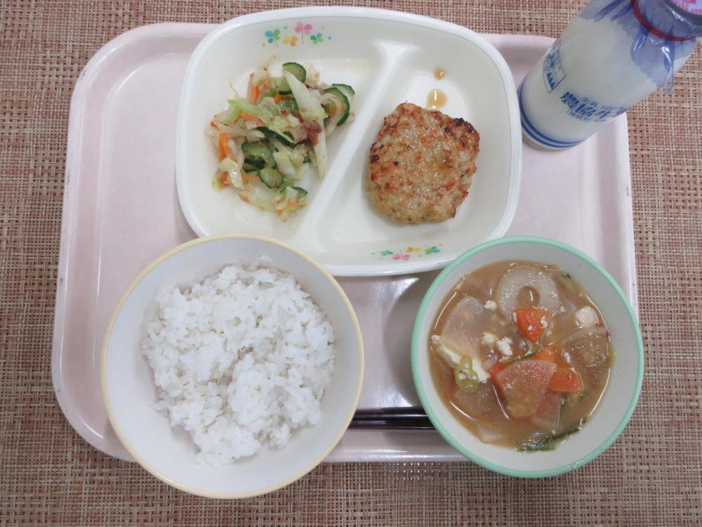 ごはん　牛乳　みそけんちん汁　れんこんつくねの甘だれがけ　野菜のおかかサラダ