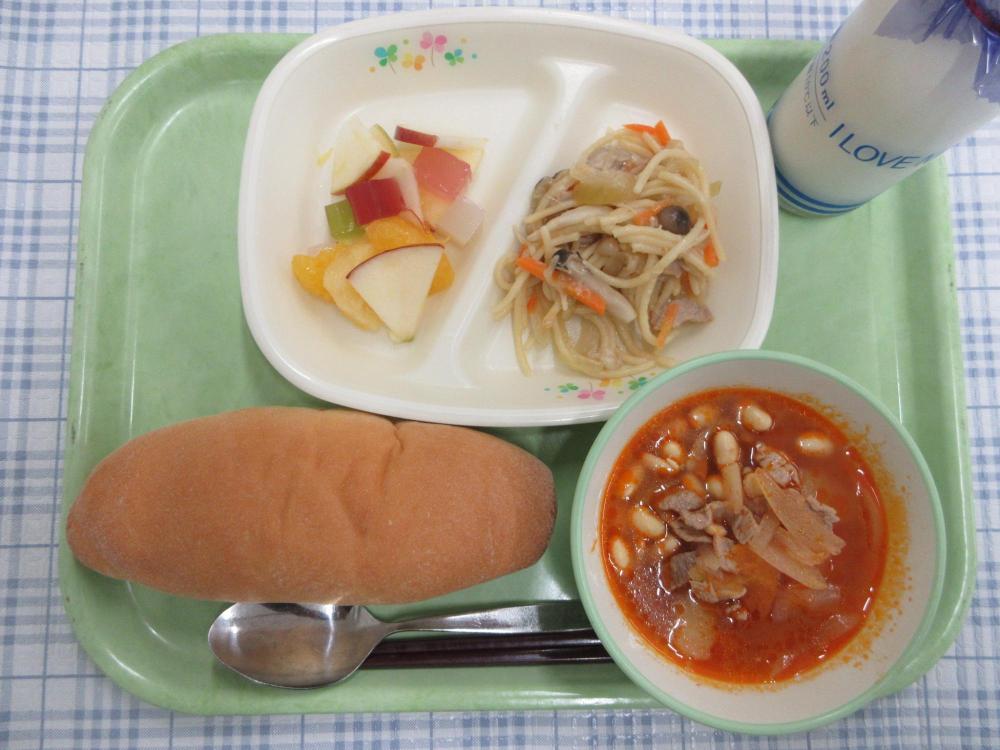 ミニコッペパン　牛乳　ポークビーンズ　きのこの和風スパゲティ　りんごでポンチ