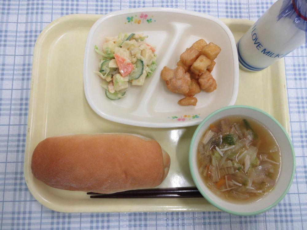 コッペパン　牛乳　せん切りのスープ　鶏肉と凍り豆腐のレモンあえ　ボイルドサラダ