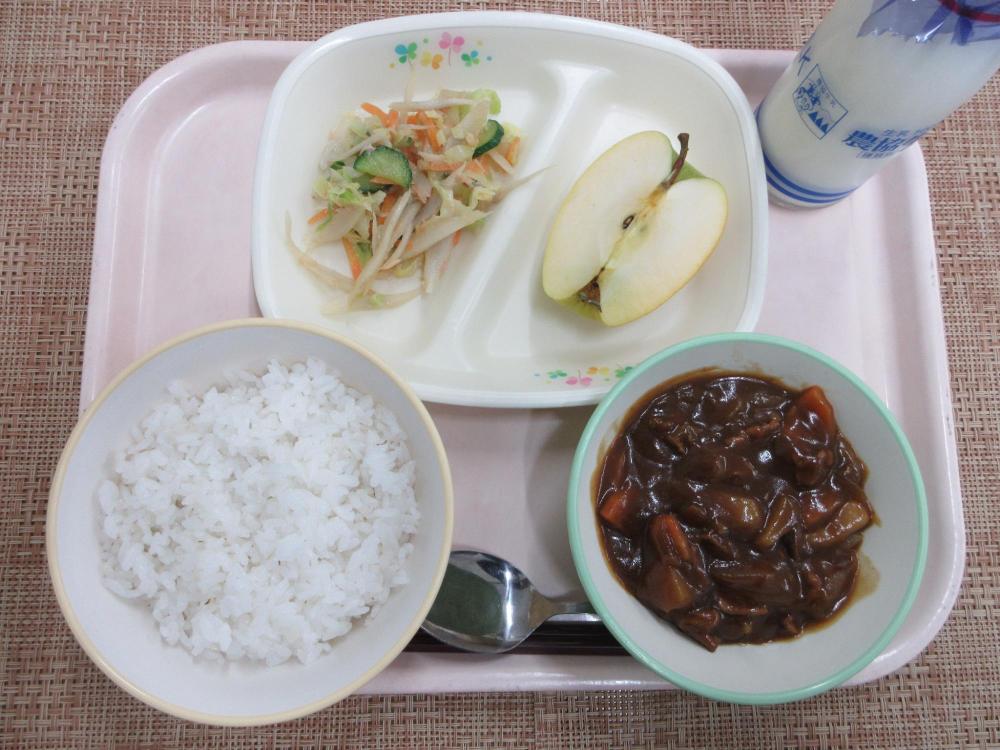 ごはん　牛乳　きのこたっぷりハヤシライス　ごぼうサラダ　りんご（シナノゴールド）