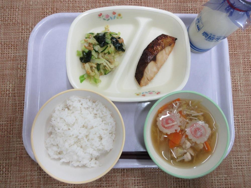 ごはん　牛乳　なるとのお吸いもの　シルバー（魚）の照り焼き　なめたけあえ