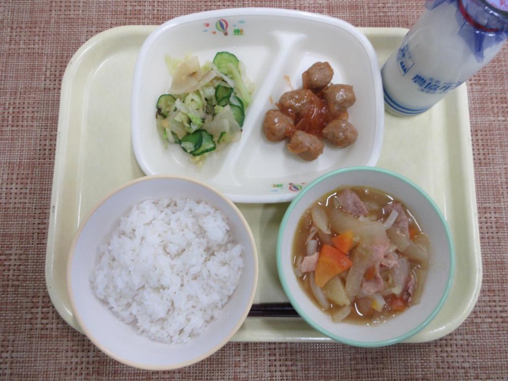 ごはん　牛乳　肉じゃが　肉団子の甘酢あん　昆布あえ