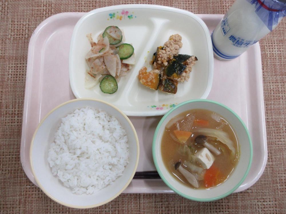 ごはん　牛乳　きのこのみそ汁　かぼちゃのそぼろあん　梅肉あえ
