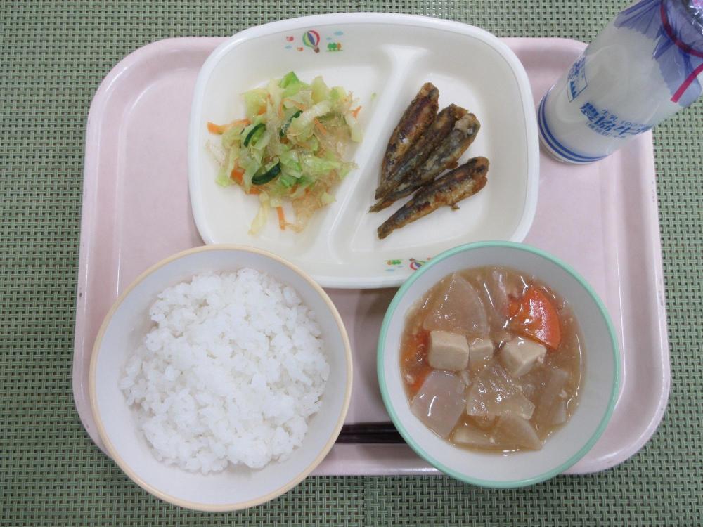 ごはん（雪白舞）　牛乳　大根のそぼろ煮　こいわしのカレー揚げ　糸寒天のサラダ