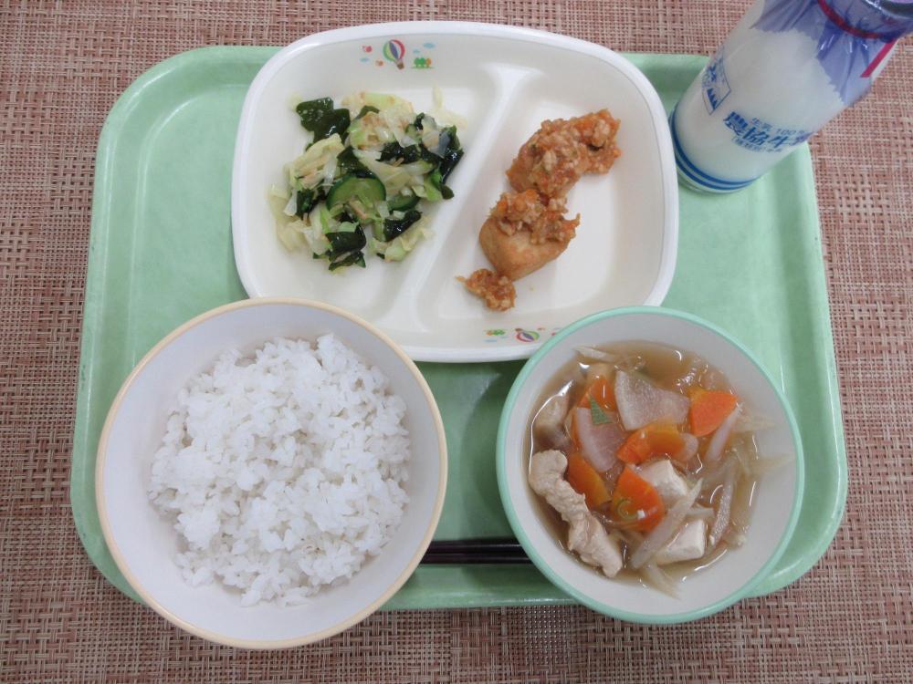 ごはん　牛乳　鶏ごぼう汁　絹厚揚げの肉みそあんかけ（小2個・中3個）　なめたけあえ