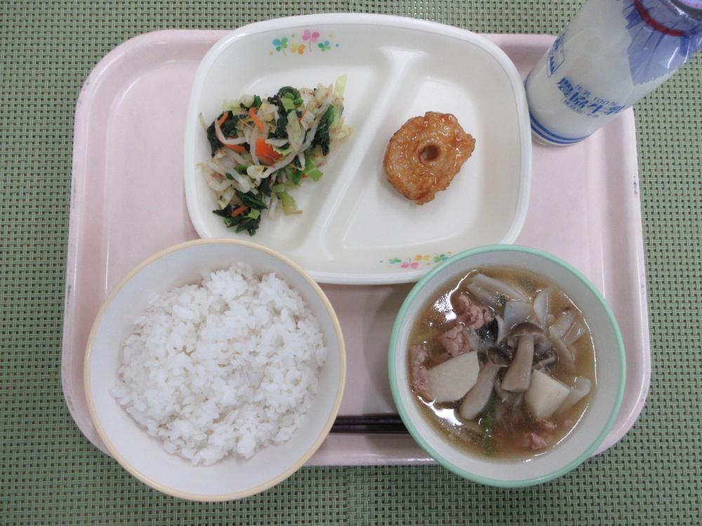 ごはん　牛乳　いも煮　車ふの甘辛（小1個、中2個）　ほうれん草のおかかあえ