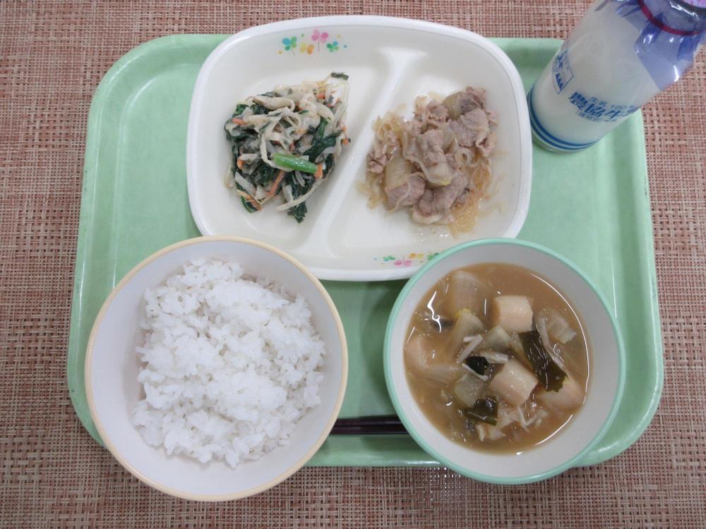 ごはん　牛乳　ふとわかめのみそ汁　豚丼の具　ポパイサラダ