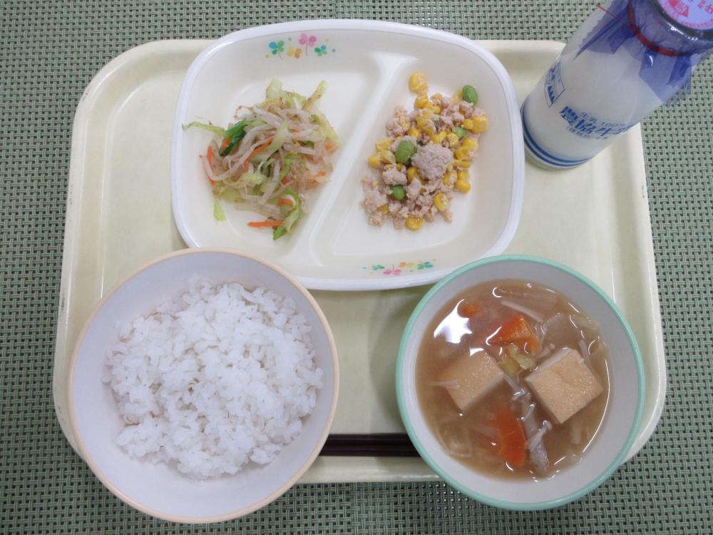 ごはん　牛乳　こぎつね汁　カラフル鶏そぼろ　もやしのおひたし