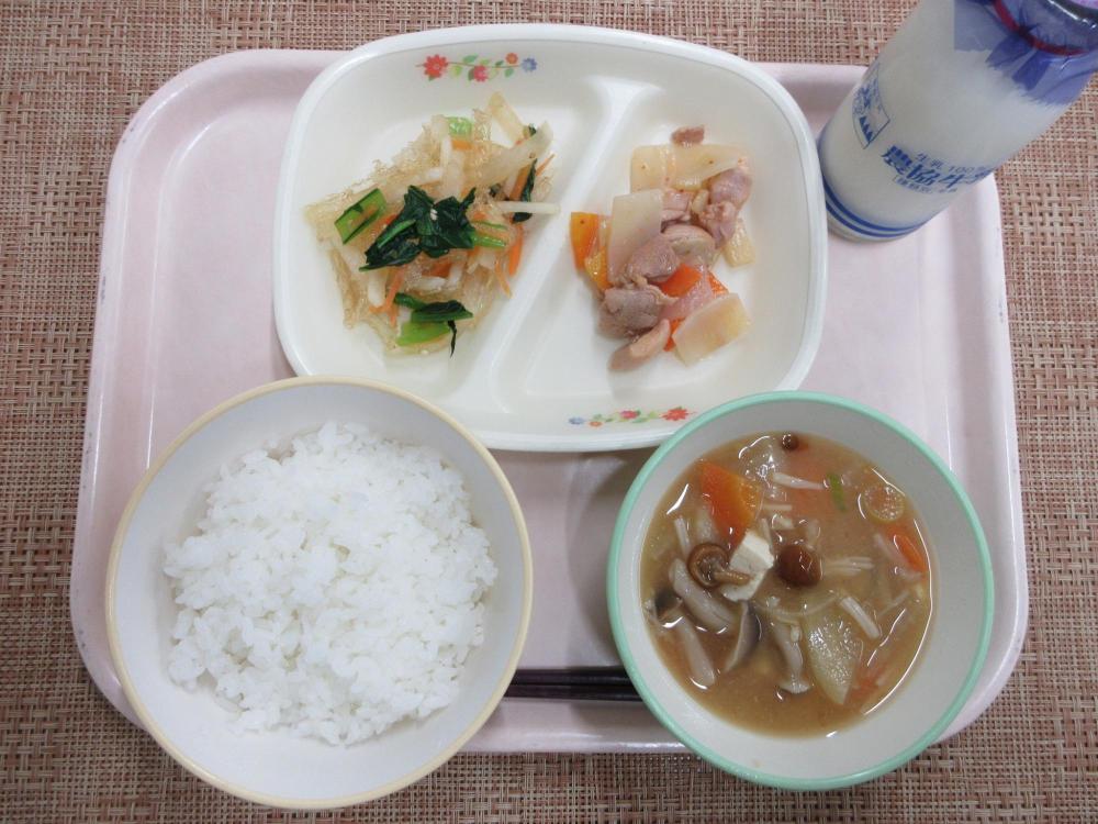 ごはん（雪白舞）　牛乳　きのこ汁　こんやくの中華炒め　糸寒天のごま酢和え