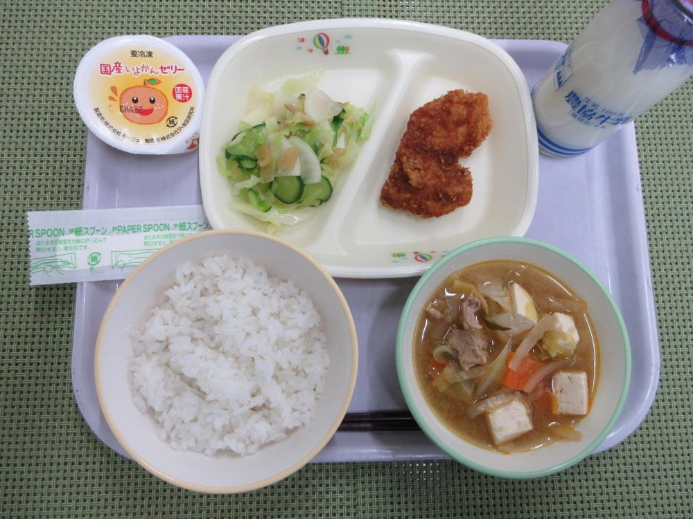 ごはん　牛乳　辛味豆腐汁　手作りソースチキンカツ　福神漬けあえ　いよかんゼリー