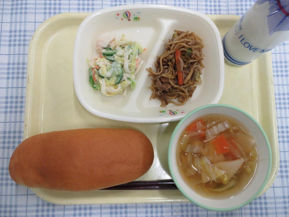 ミニコッペパン　牛乳　鶏肉と白菜のスープ　ソース焼きそば　大根のマヨサラダ